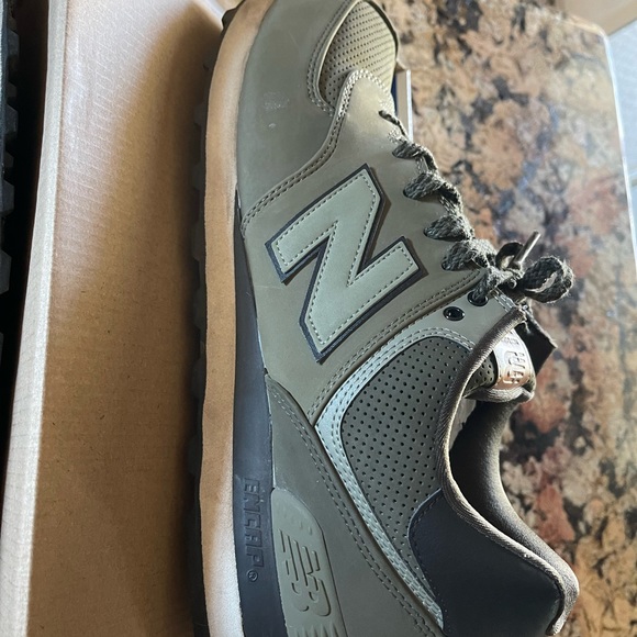 New Balance 574 - Picture 2 of 4